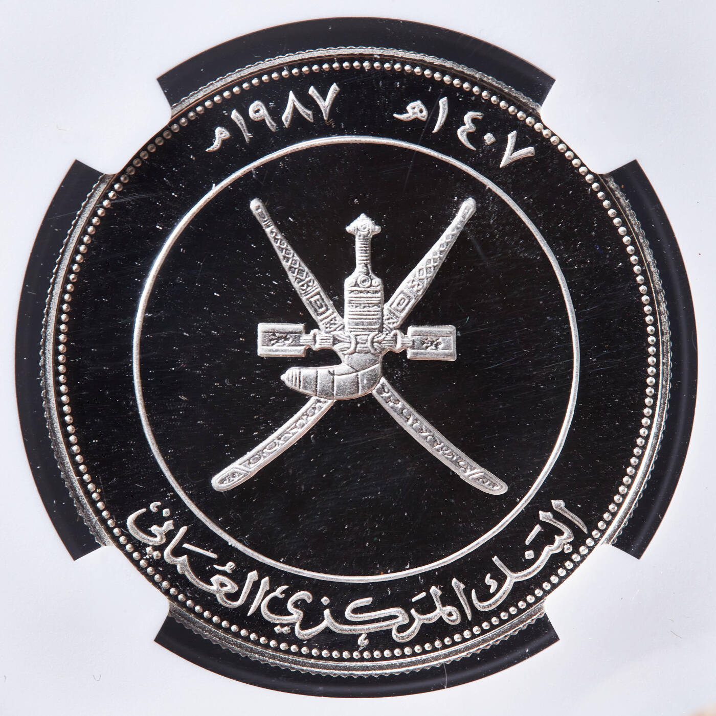 【俄甄集藏】“万象更新、马呈祥瑞”迎新春俄甄精品场-2026年(047)01-21 星期三 晚 19:30 全场包邮 阿曼1987年野生动物保护-阿拉伯黑雕2.5里亚尔精制大银币，NGC PF68UC，重28.28克，925银，发行量25000枚，设计精美