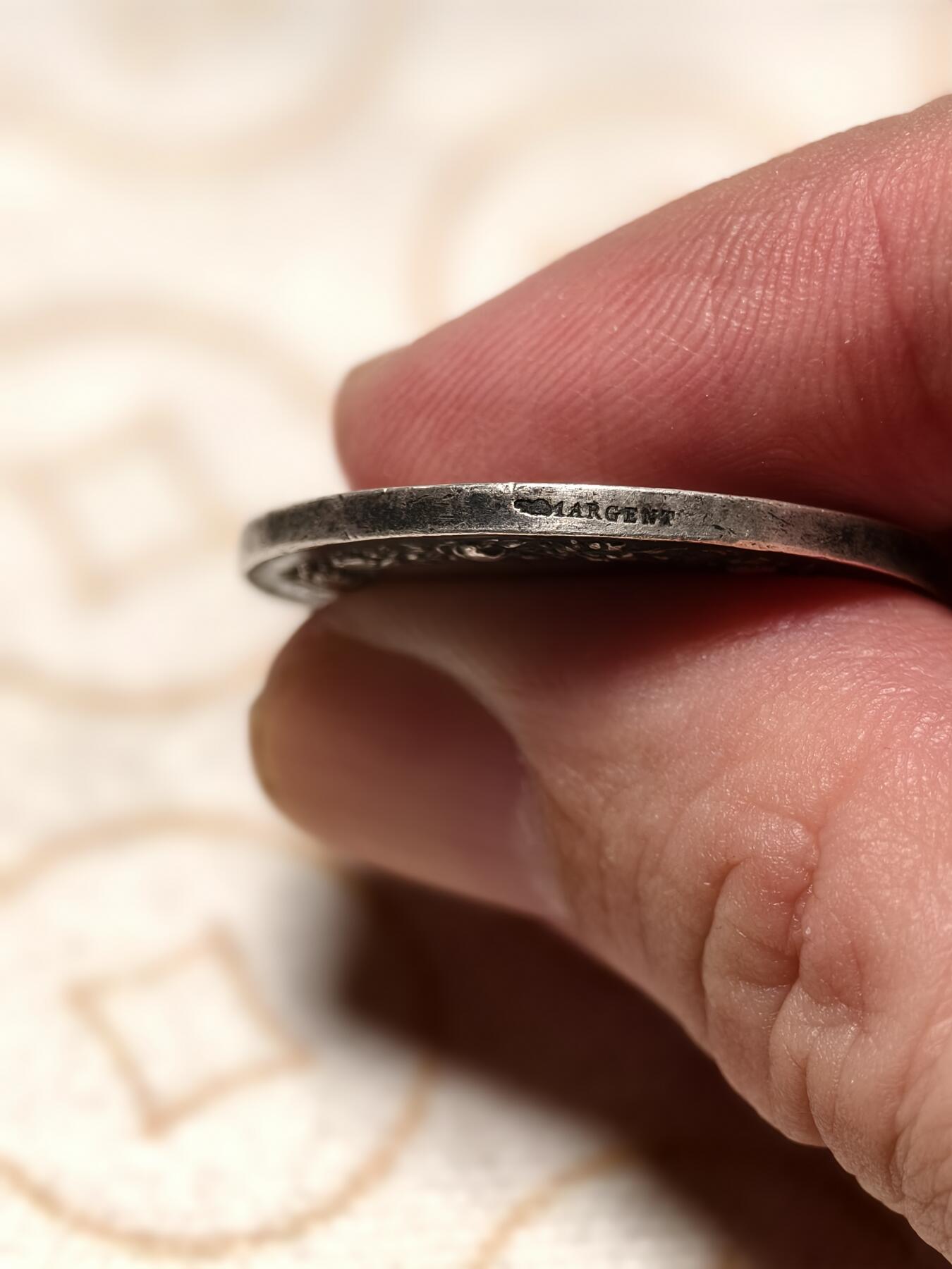 抚柳草堂-第九期章牌钱币（大寒专场） 奖章勋章限时免佣 满百包邮 放漏专场 19世纪法国婚姻与爱情纪念银章  950银12.4g  29.5mm  丰饶角1ar边铭  细节非常好无磕无划未刻名 可以自用