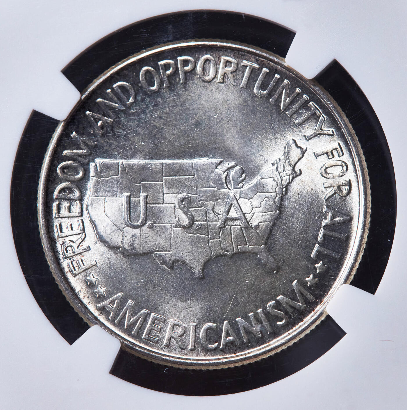 【俄甄集藏】“万象更新、马呈祥瑞”迎新春俄甄精品场-2026年(047)01-21 星期三 晚 19:30 全场包邮 美国1952年纪念非洲裔农业学家乔治·卡弗与教育家布克·华盛顿50美分银币，NGC MS65，转光品相