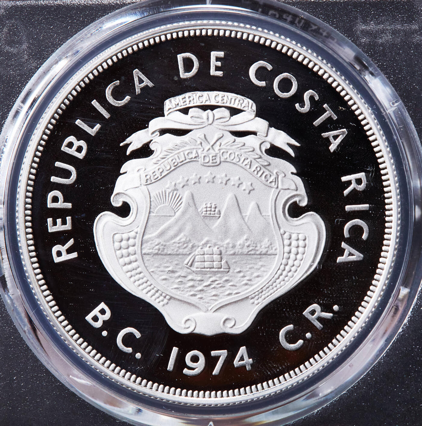 【俄甄集藏】“万象更新、马呈祥瑞”迎新春俄甄精品场-2026年(047)01-21 星期三 晚 19:30 全场包邮 哥斯达黎加1974年野生动物保护-海牛100科朗精制大银币，PCGS PR67DC，重35克，925银，发行量11000枚，憨态可掬