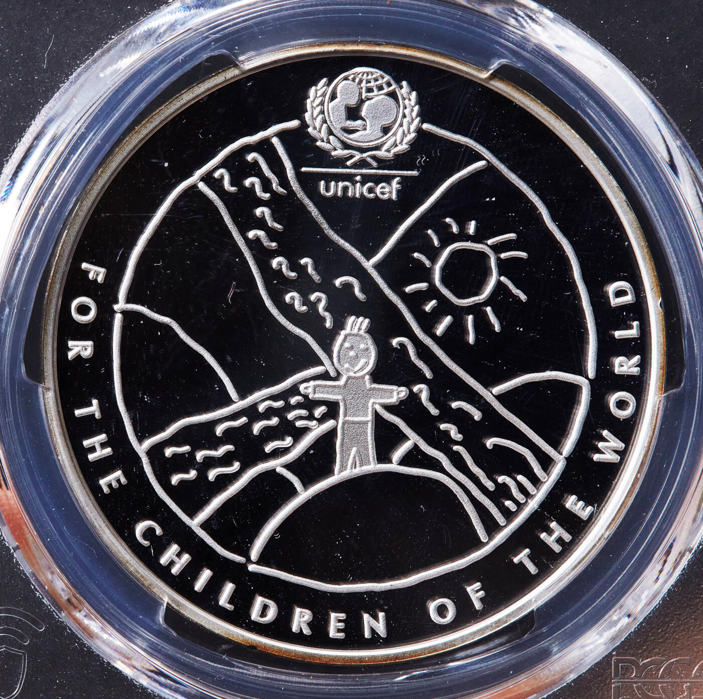 【俄甄集藏】“万象更新、马呈祥瑞”迎新春俄甄精品场-2026年(047)01-21 星期三 晚 19:30 全场包邮 拉脱维亚2000年UNICEF联合国儿童基金会1拉特精制大银币，PCGS PR69DC，重34.47克，925银，发行量6000枚，少见品种