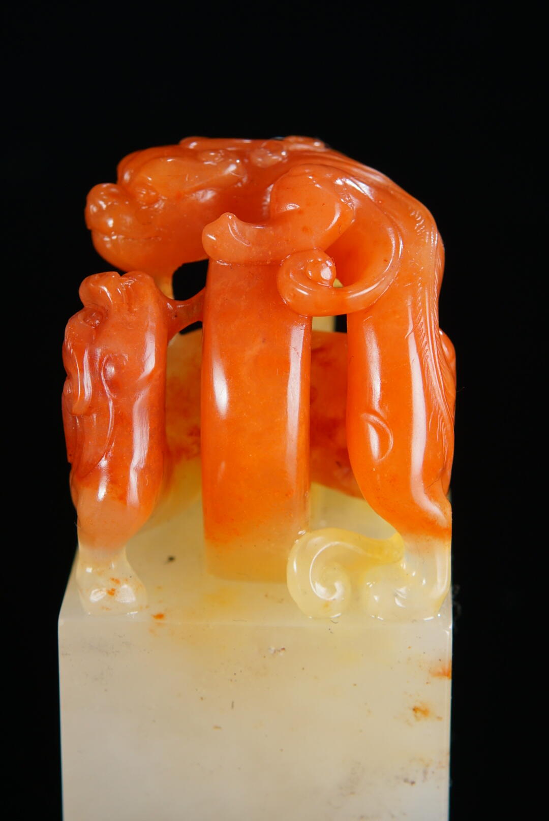 方寸藏珍·寿山田黄印章专场（一） 寿山三彩高山石《双螭穿环》印章