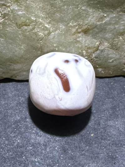 高玉化风化纹奶油皮玛瑙随形老形桶珠一颗 - 高玉化风化纹奶油皮玛瑙随形老形桶珠一颗