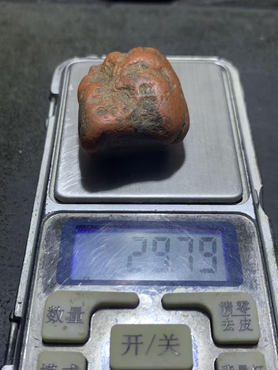 精美红皮原皮开窗料南红玛瑙原石一颗，