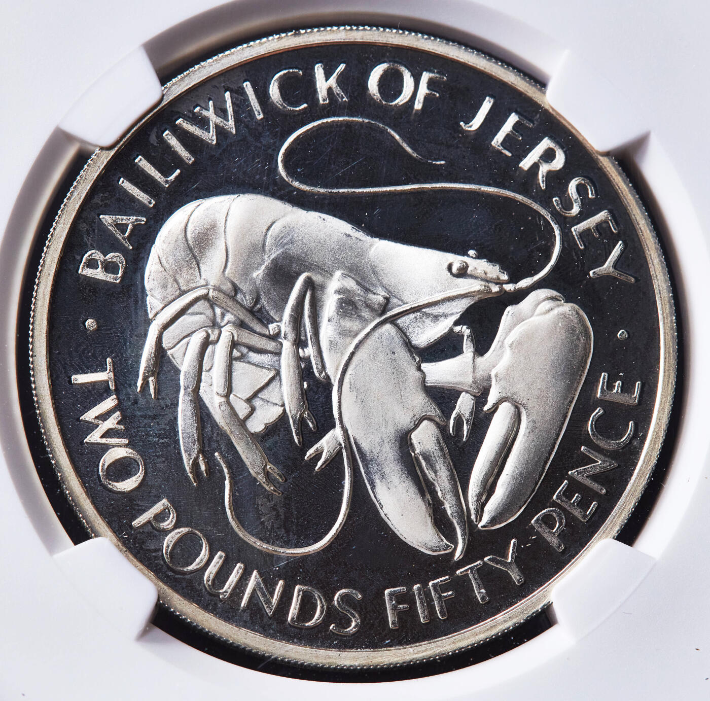 【俄甄集藏】“万象更新、马呈祥瑞”迎新春俄甄精品场-2026年(047)01-21 星期三 晚 19:30 全场包邮 英属泽西岛1972年纪念伊丽莎白二世银婚2镑50便士欧洲龙虾精制大银币，NGC PF66UC，重：27,1克，925银，发行量：1500枚，十分稀少的品种