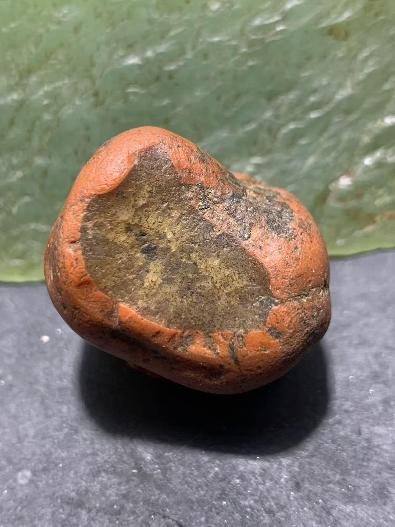 精美红皮原皮开窗料南红玛瑙原石一颗，