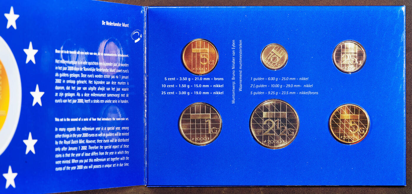 【俄甄集藏】“万象更新、马呈祥瑞”迎新春俄甄精品场-2026年(047)01-21 星期三 晚 19:30 全场包邮 荷兰1999-2001年贝娅特丽克丝女王5分-5盾册装硬币3套，最后的荷兰盾