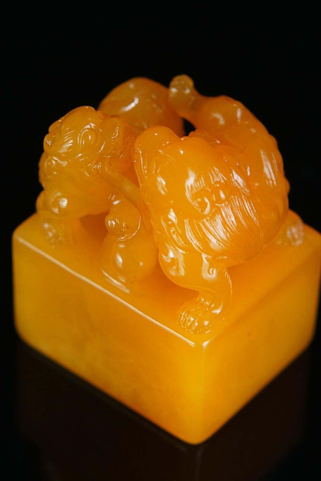 方寸藏珍·寿山田黄印章专场（一） 寿山田黄石《双螭戏球》钮章