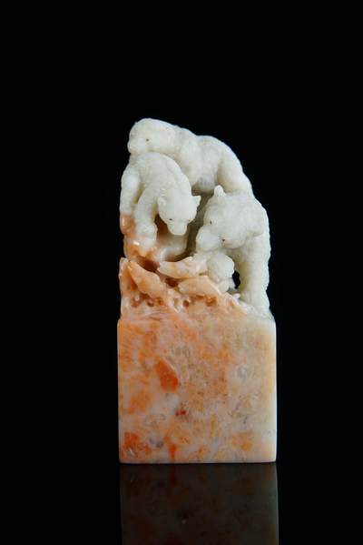 方寸藏珍·寿山田黄印章专场（二） - 寿山旗降石《寒冬一霸》钮章