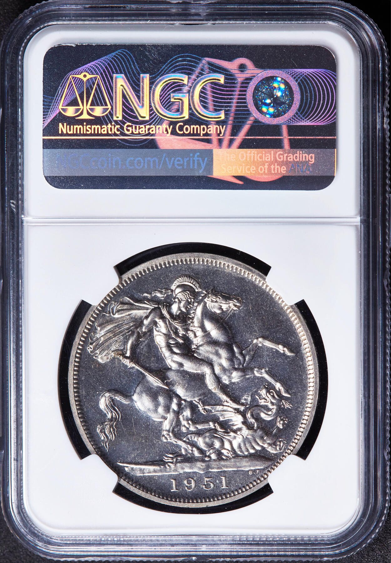 【俄甄集藏】“万象更新、马呈祥瑞”迎新春俄甄精品场-2026年(047)01-21 星期三 晚 19:30 全场包邮 英国1951年乔治五世马剑1克朗纪念币，NGC PL65，类精制底板，转光品相