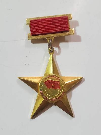 韵星假日拍卖第三十七期 -- Rimey Holidays Auction 37 - 越南社会主义共和国英雄母亲称号金星勋章 第一版