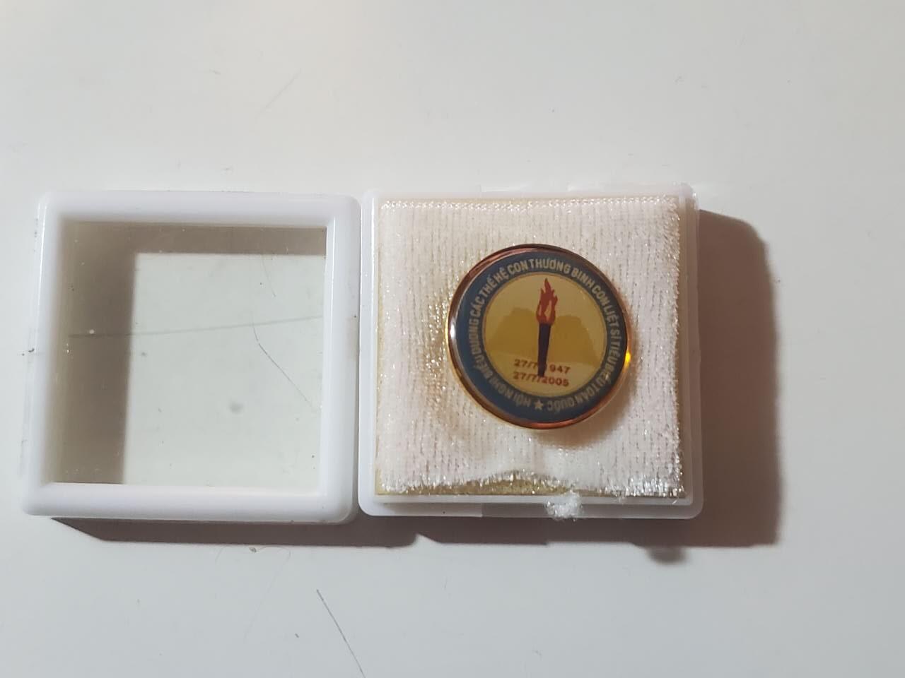 韵星假日拍卖第三十七期 -- Rimey Holidays Auction 37 越南社会主义共和国共青团服务奖章带原盒厂标 库存品相