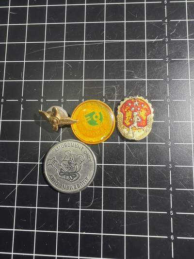 古冰库章牌勋赏收藏0起拍卖 四个小物件