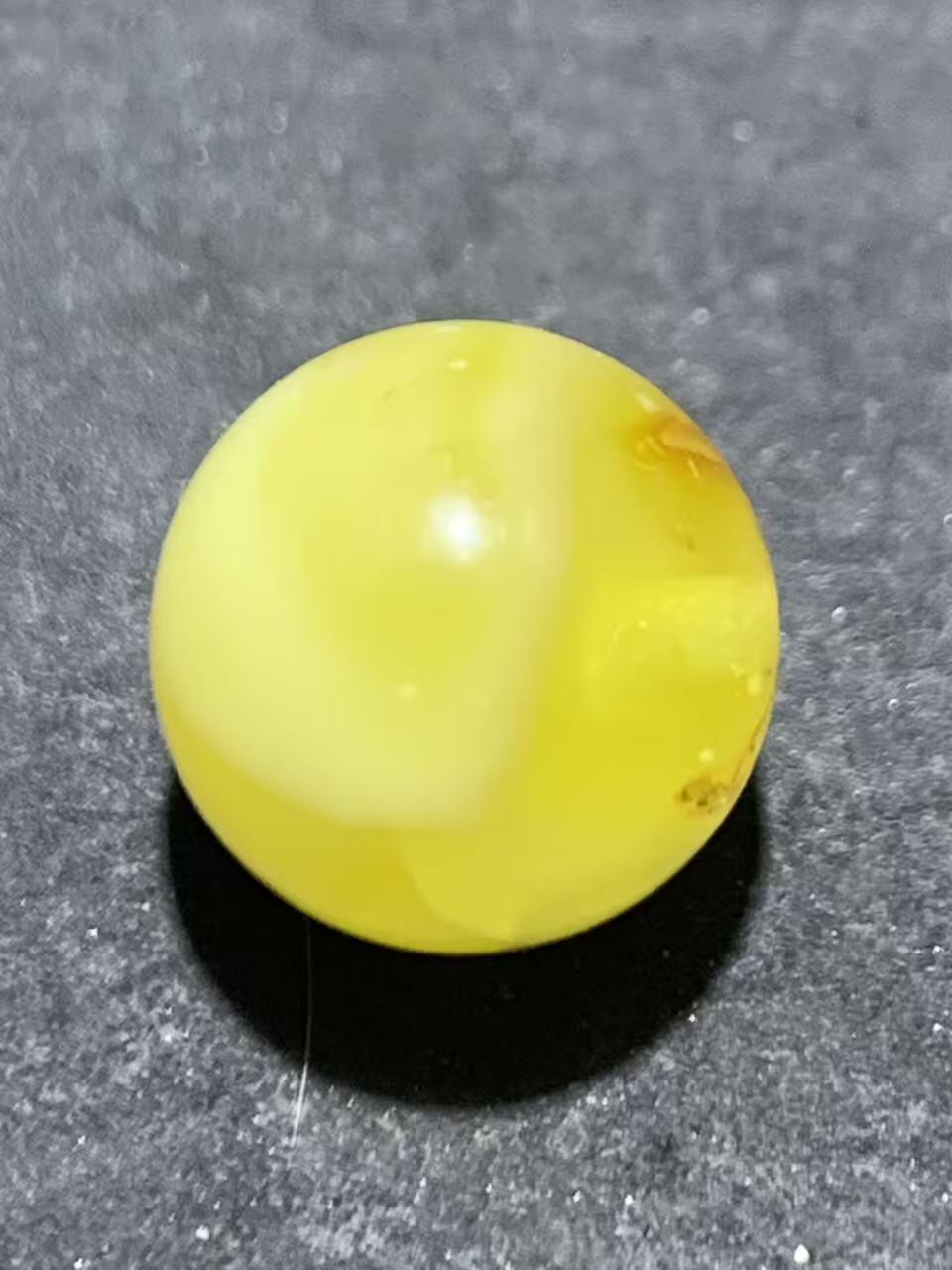 天然俄料原矿蜜蜡通货圆珠一颗，