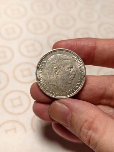 抚柳草堂-第九期章牌钱币（大寒专场） 奖章勋章限时免佣 满百包邮 放漏专场 - 1930丹麦克里斯蒂安十世60诞辰2克朗纪念银币  重15克 难得极美品带原光