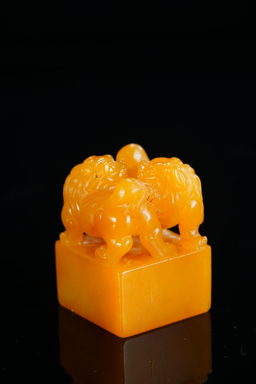 方寸藏珍·寿山田黄印章专场（二） 寿山田黄石《烟云供养》双螭钮章