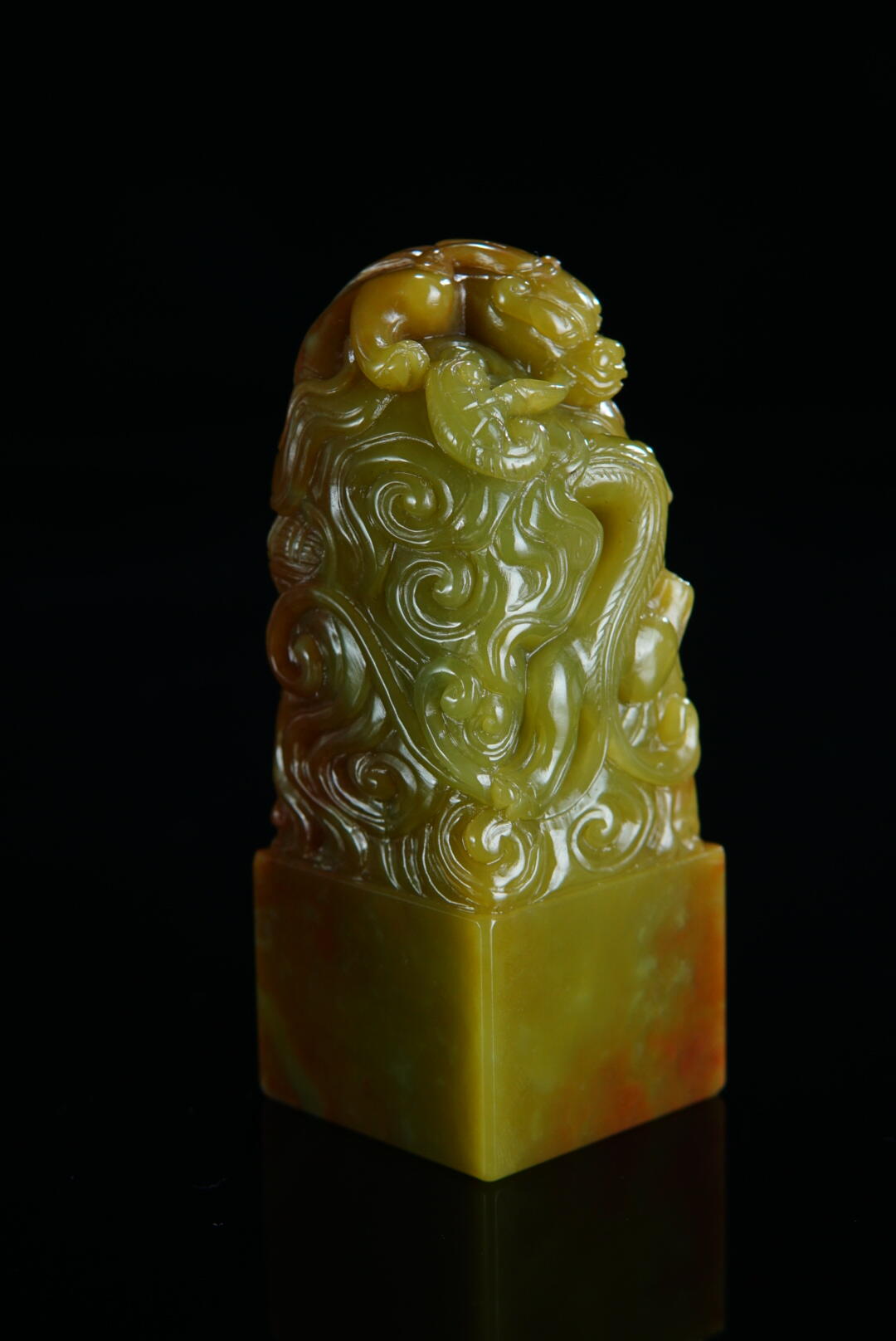 方寸藏珍·寿山田黄印章专场（二） 寿山艾叶绿《螭龙献瑞》钮章