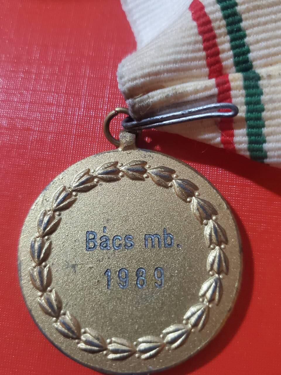 罗岚⭐爱藏⭐甄选专拍第四场-分享拍场赚佣（实体经营） 匈牙利过渡时期1989军运会金级奖牌实发带年份和名字bacs mb 第二年匈牙利人民共和国垮台 绶带和奖章品相很好 少见时期