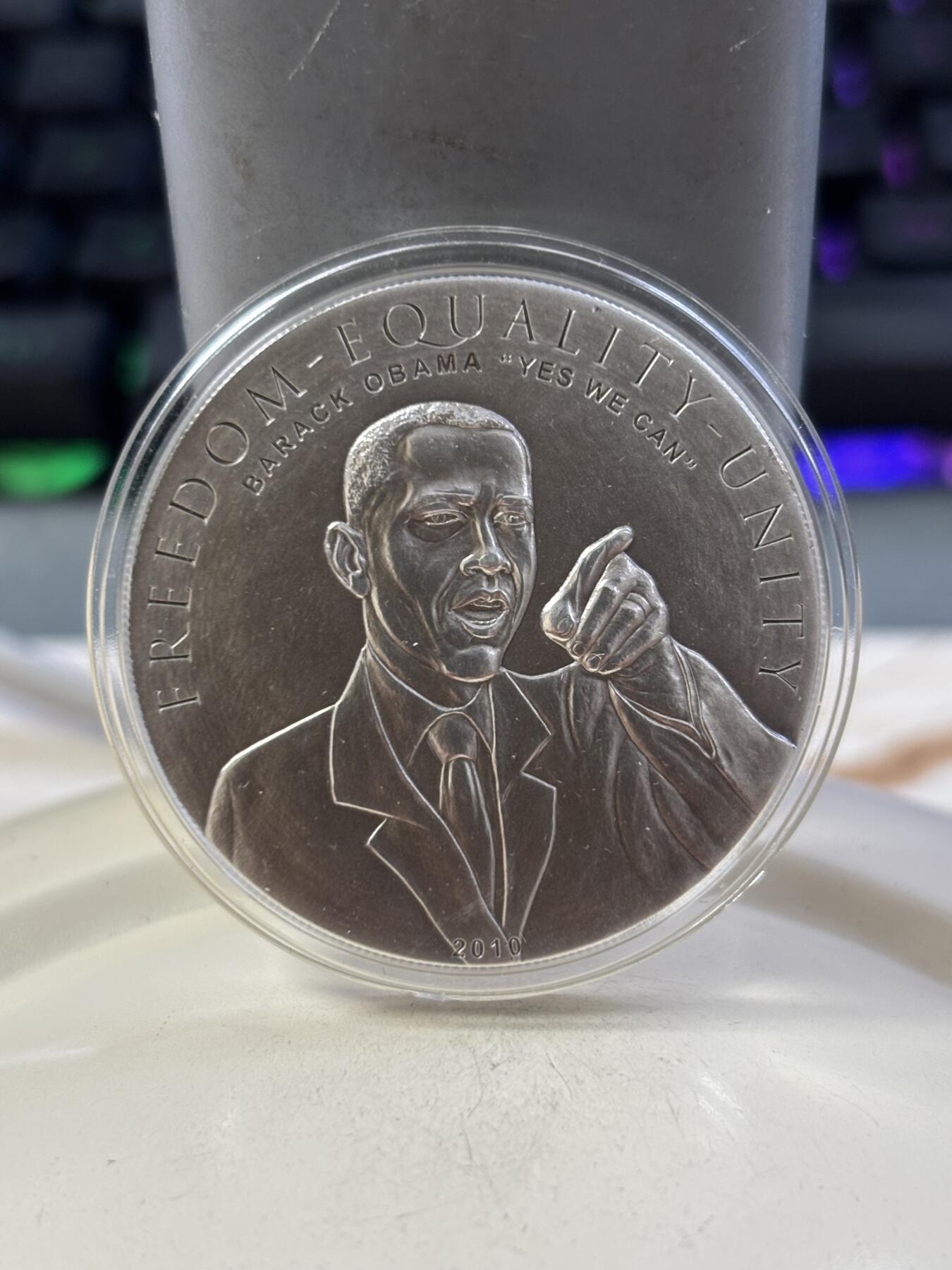 第188期拍卖 库克2010年奥巴马和马丁路德金仿古凹凸纪念银币套带证书，25克*2,925银