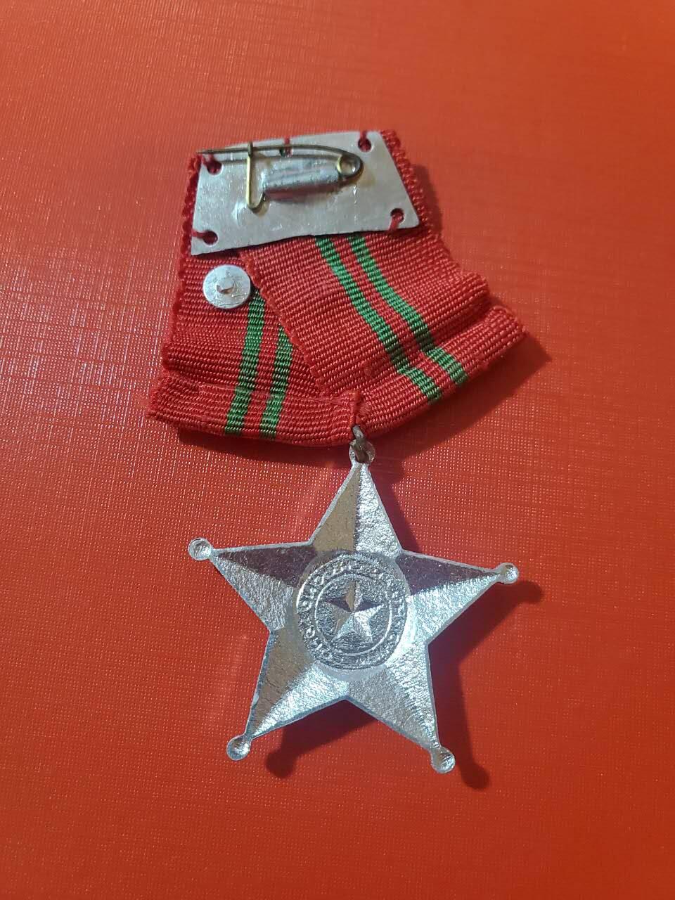 罗岚⭐爱藏⭐甄选专拍第四场-分享拍场赚佣（实体经营） 越南社会主义共和国越中战争时期二级战功勋章 需要前线杀敌或者士官指挥战斗 好品