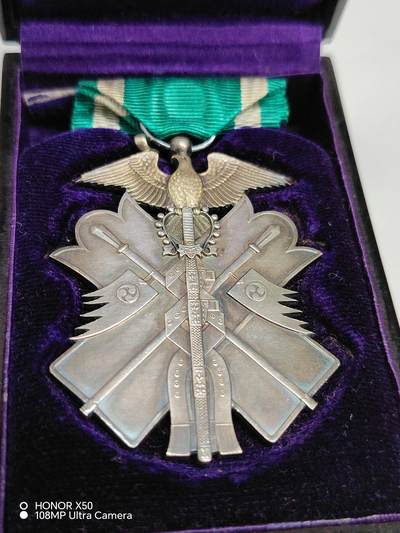 城南花开💐85场 - 七等金鴟鸟章带盒