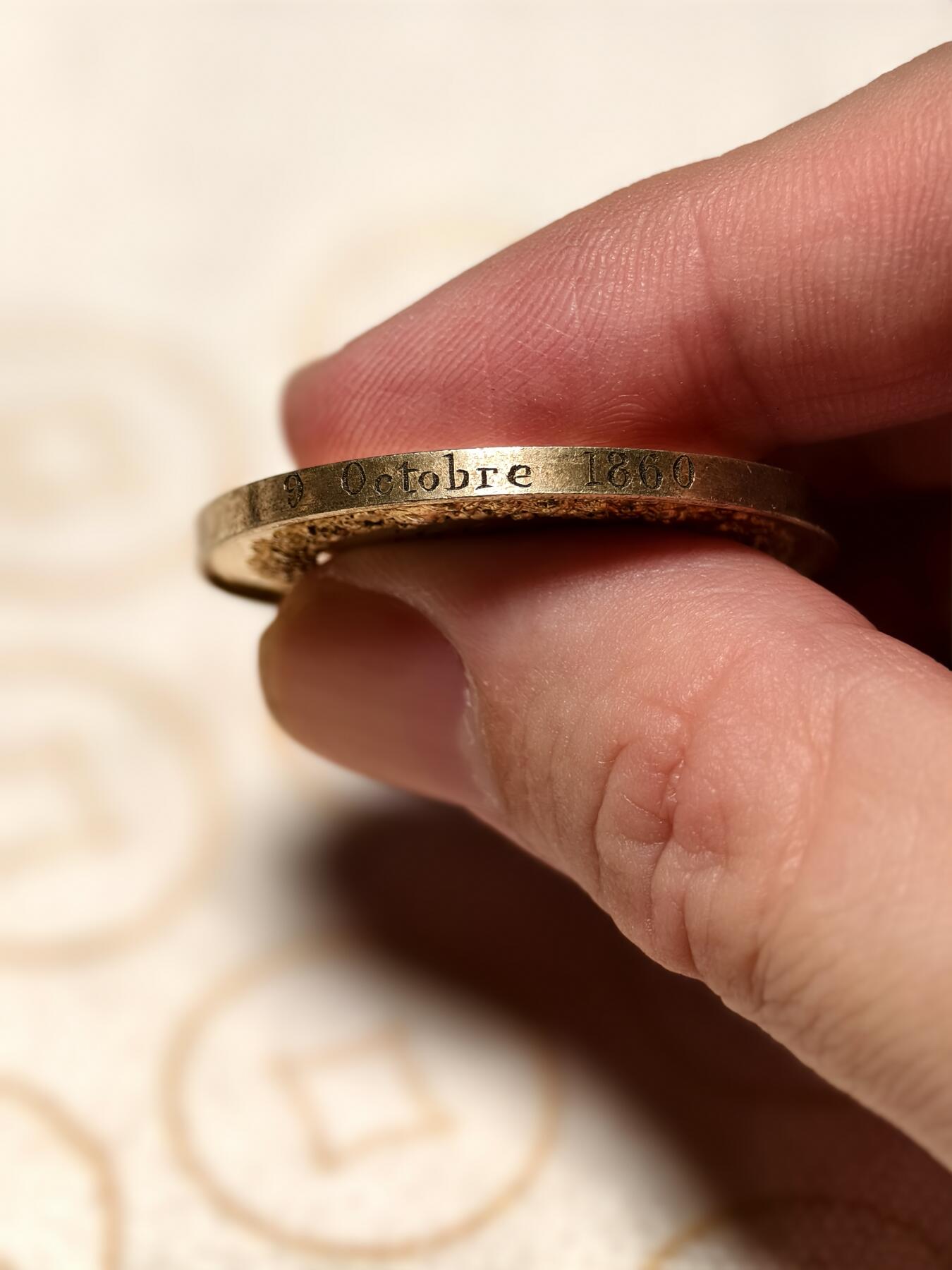 抚柳草堂-第九期章牌钱币（大寒专场） 奖章勋章限时免佣 满百包邮 放漏专场 1860法国婚姻与爱情纪念镀金银章  950银18.7g  早期手指银标 原铸精品 手刻字漂亮 细节非常好镀金层完美