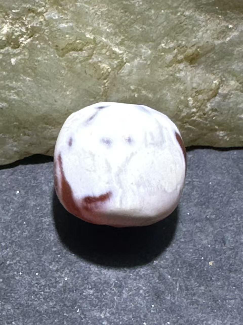 高玉化风化纹奶油皮玛瑙随形老形桶珠一颗