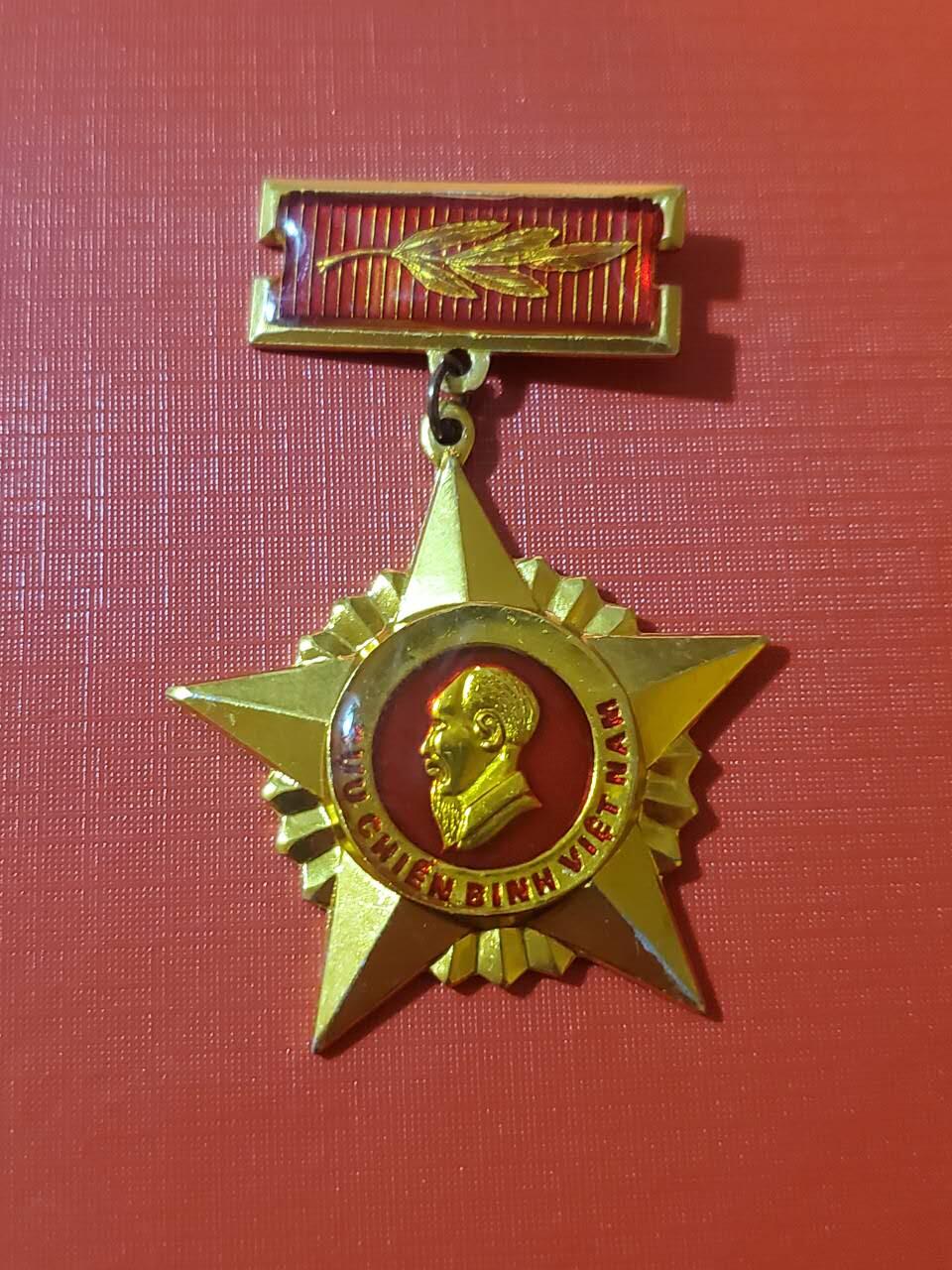 罗岚⭐爱藏⭐甄选专拍第四场-分享拍场赚佣（实体经营） 越南社会主义共和国退役军人证章 官方版本经典胡志明头像设计