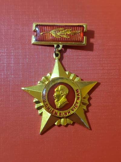 罗岚⭐爱藏⭐甄选专拍第四场-分享拍场赚佣（实体经营） - 越南社会主义共和国退役军人证章 官方版本经典胡志明头像设计