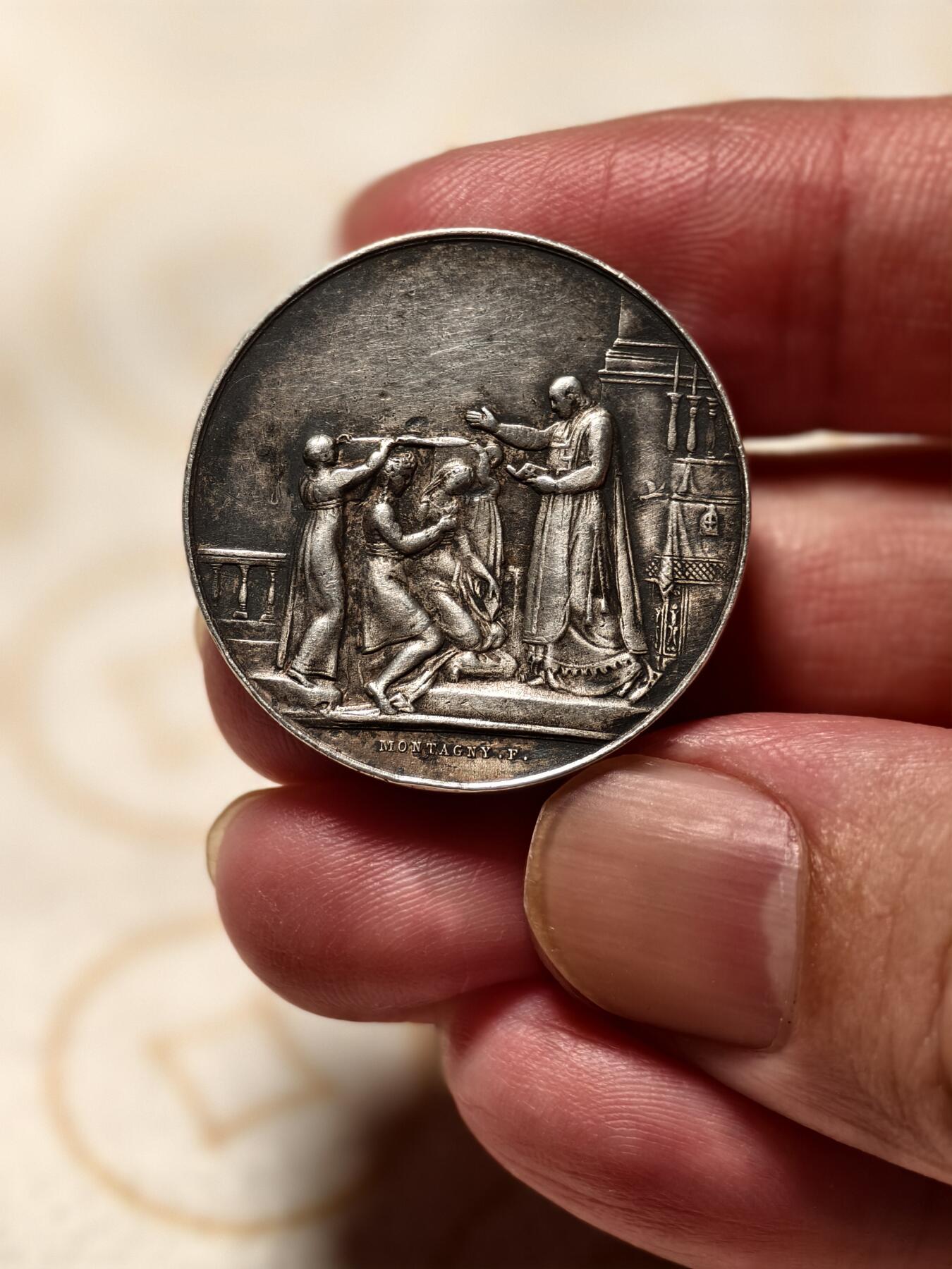 抚柳草堂-第九期章牌钱币（大寒专场） 奖章勋章限时免佣 满百包邮 放漏专场 19世纪法国婚姻与爱情纪念银章  950银12.4g  29.5mm  丰饶角1ar边铭  细节非常好无磕无划未刻名 可以自用