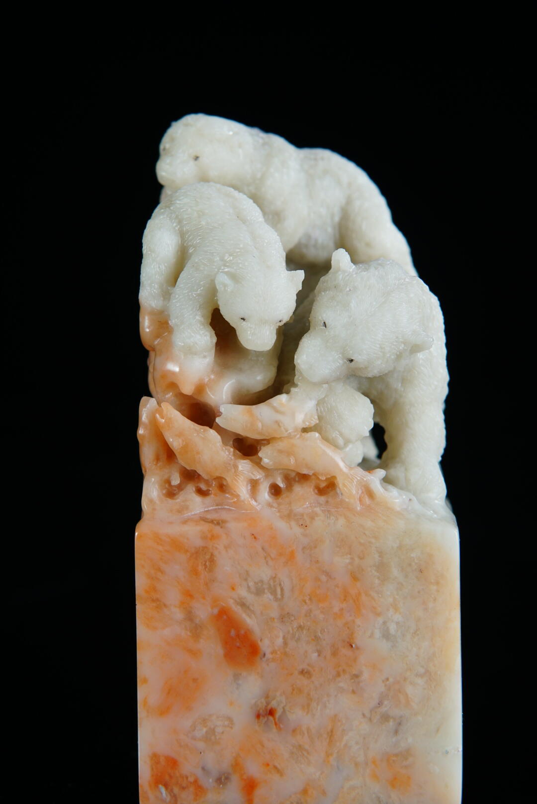 方寸藏珍·寿山田黄印章专场（二） 寿山旗降石《寒冬一霸》钮章