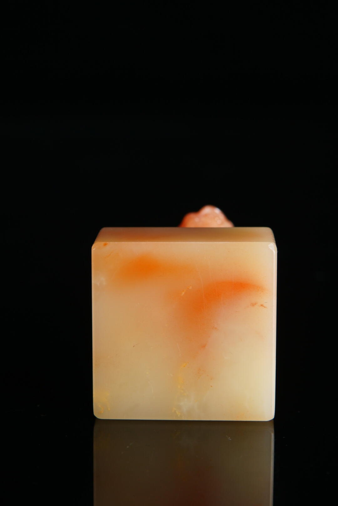 方寸藏珍·寿山田黄印章专场（一） 寿山三彩芙蓉石《携子上朝》钮章