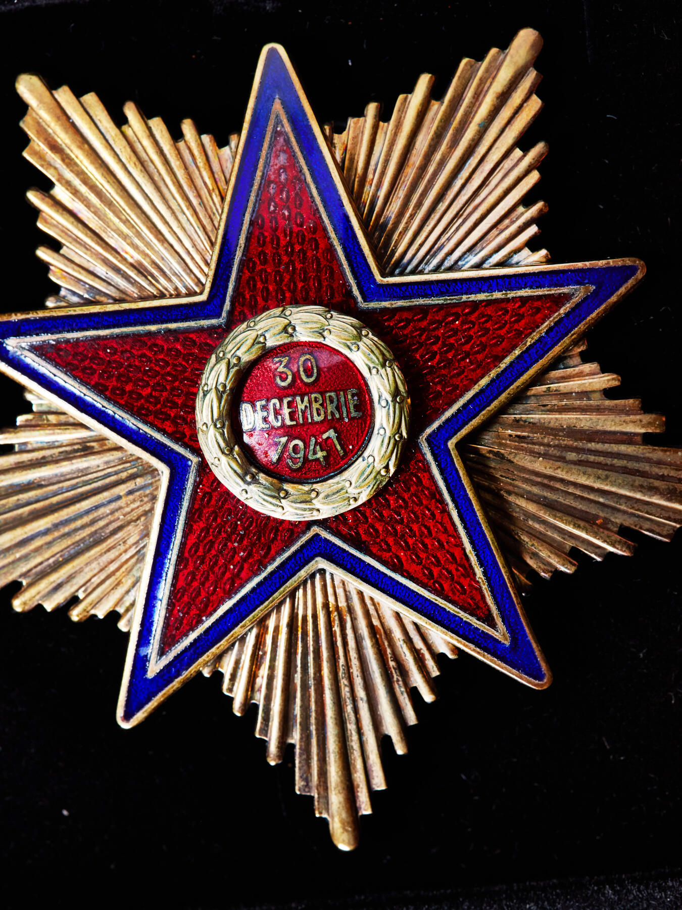 【俄甄集藏】“万象更新、马呈祥瑞”迎新春俄甄精品场-2026年(047)01-21 星期三 晚 19:30 全场包邮 罗马尼亚社会主义共和国1948-1966年一级共和国之星勋章，罗马尼亚社会主义时期最高等级勋章之一，银质镀金局部珐琅，直径：70mm，重量：70.76克，发行量约200枚