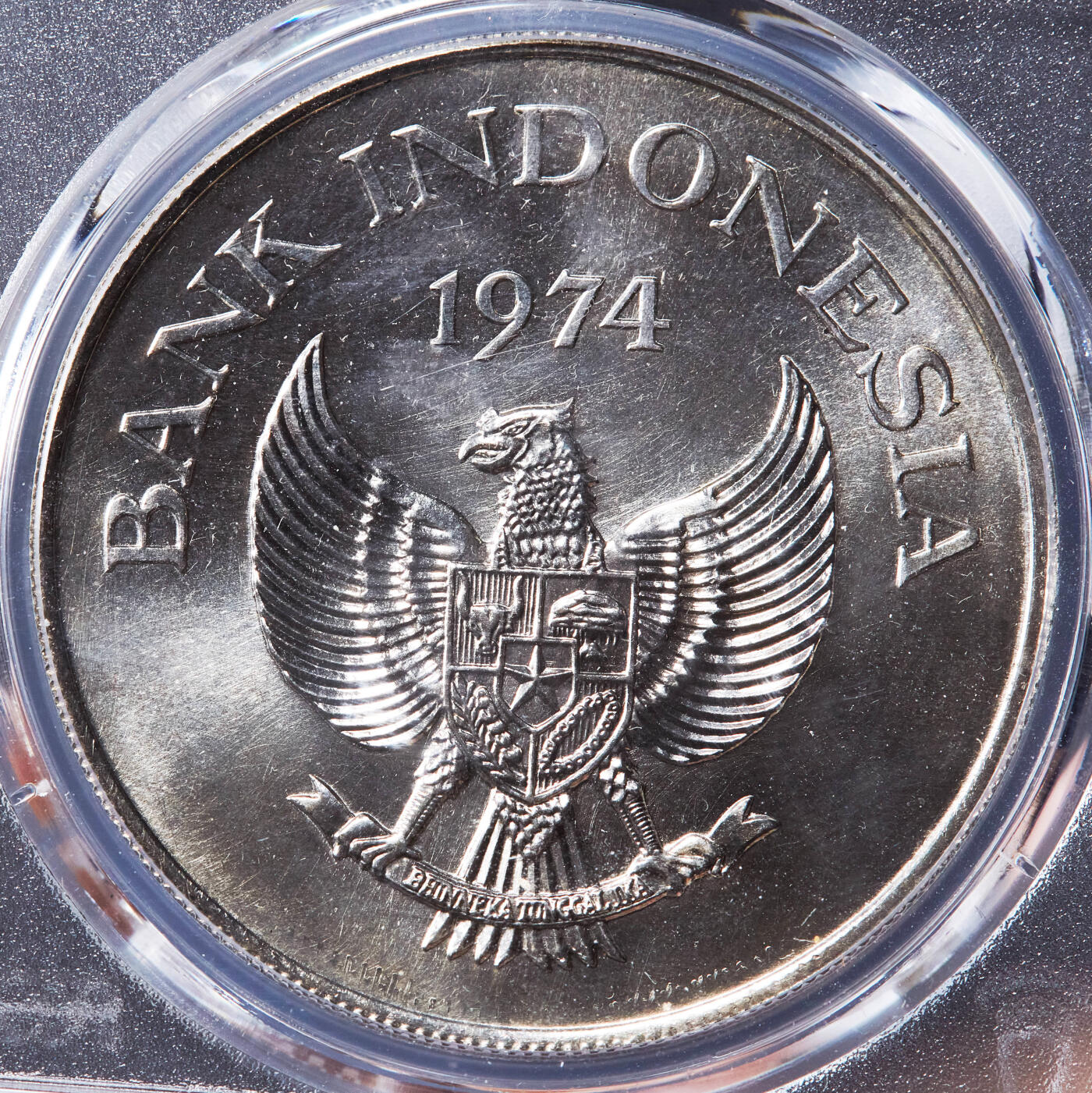 【俄甄集藏】“万象更新、马呈祥瑞”迎新春俄甄精品场-2026年(047)01-21 星期三 晚 19:30 全场包邮 印度尼西亚1974年野生动物保护-长臂猿5000卢比大银币，PCGS MS67，重32克，50%银，发行量43000枚