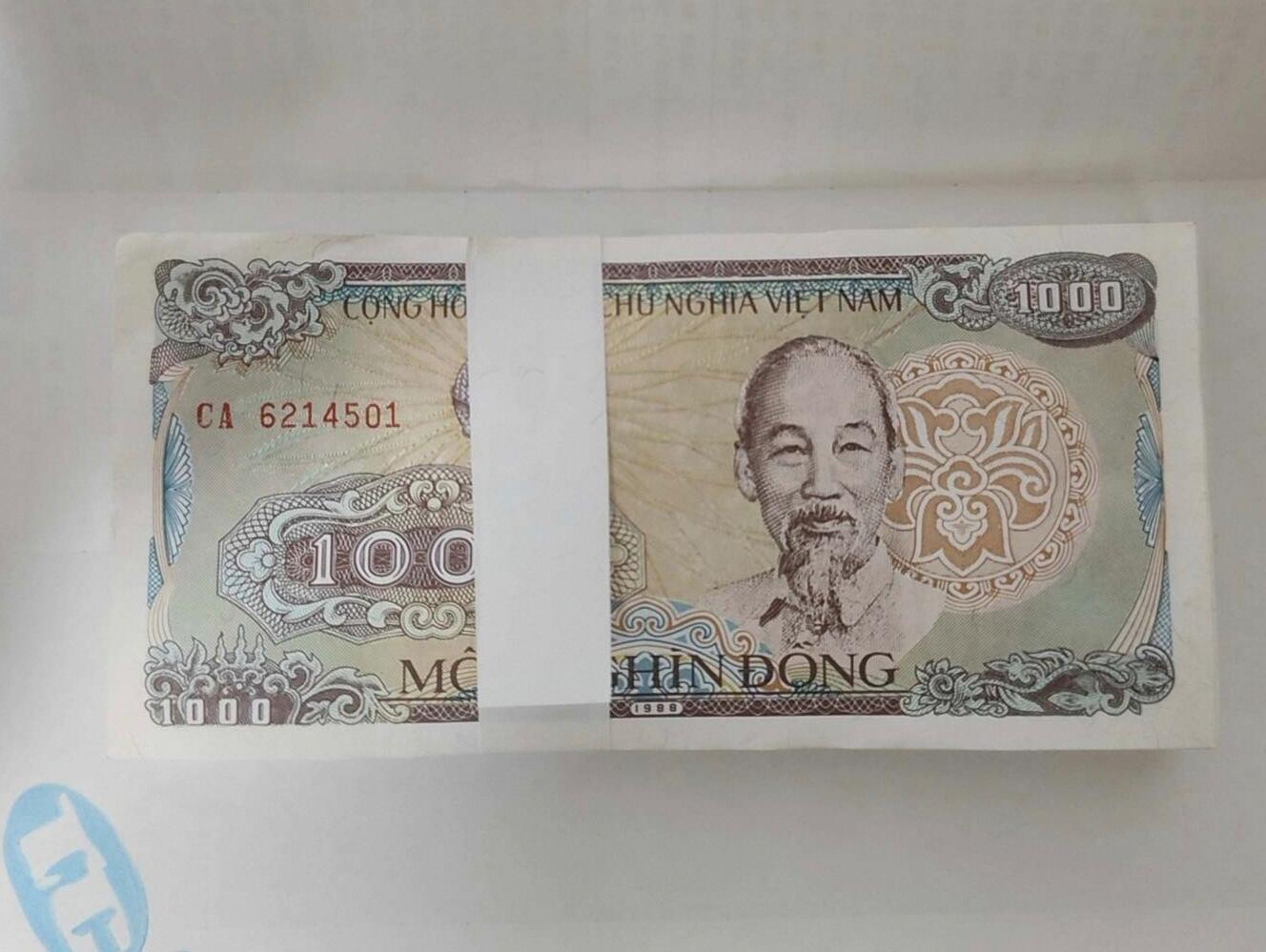 PCAI钱币  18-717  纸币专场 越南整刀 1000面值  号随机