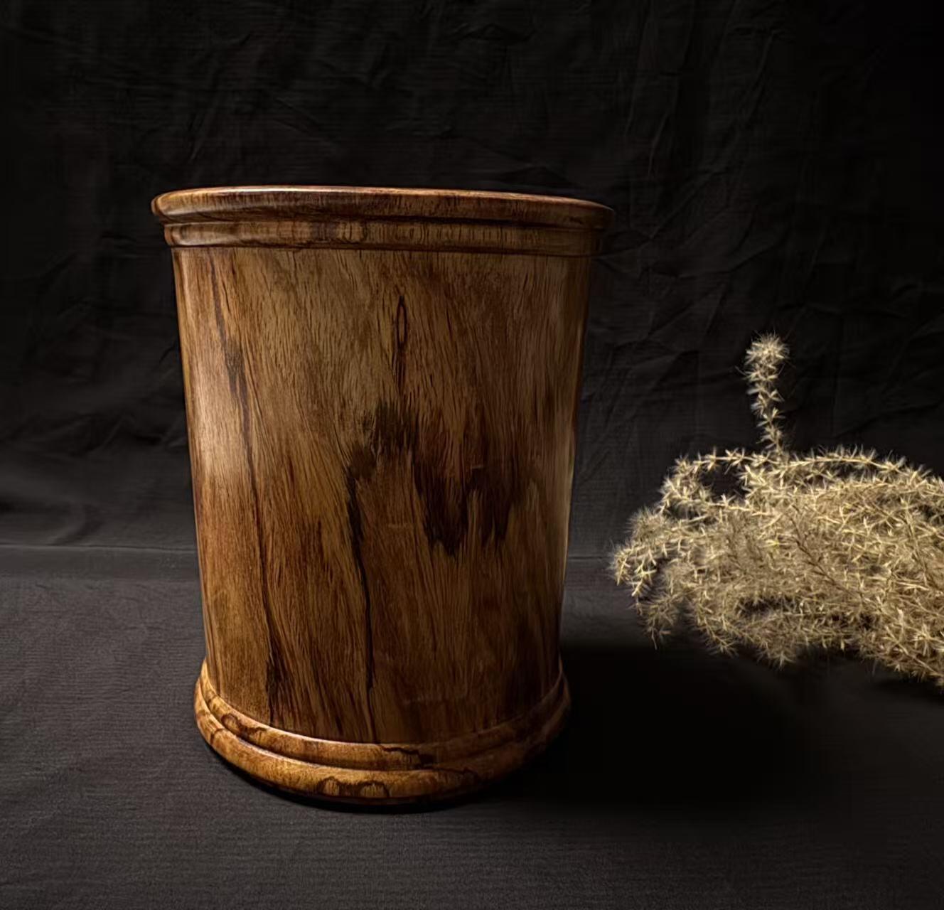 零元拍：海南黄花梨大笔筒，近十斤料整颗料抠出，口径：110/136/底104MM，山峰纹理漂亮