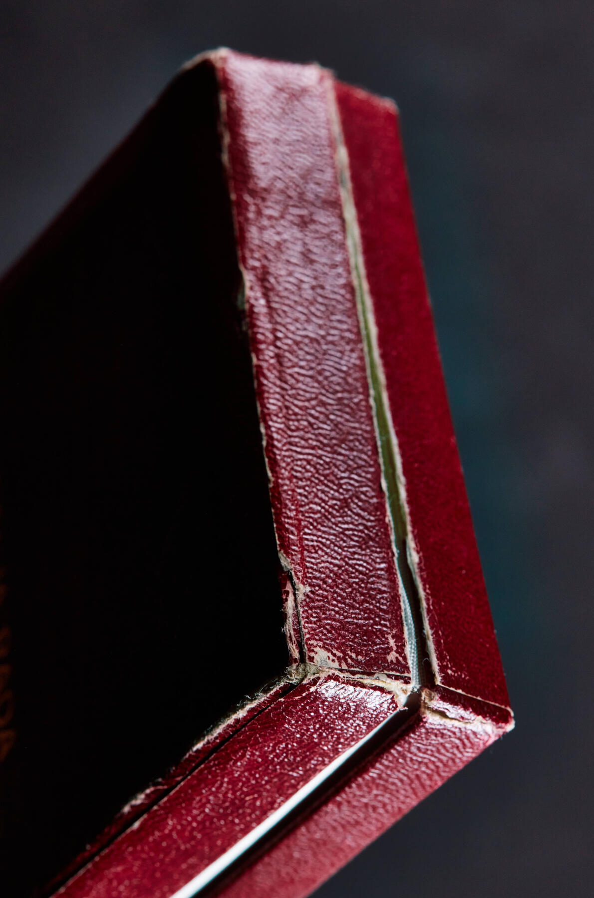 【俄甄集藏】“万象更新、马呈祥瑞”迎新春俄甄精品场-2026年(047)01-21 星期三 晚 19:30 全场包邮 南斯拉夫劳动奖章，原盒带略，铜质镀金，直径：36mm，外盒老化开裂