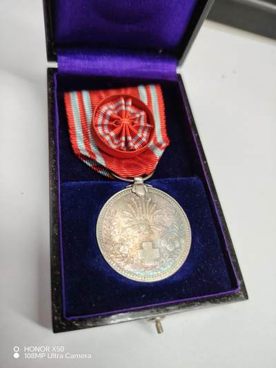 城南花开💐85场 - 银赤十字带盒