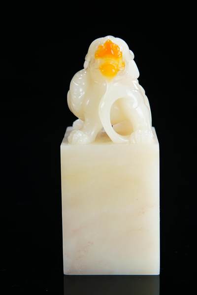 方寸藏珍·寿山田黄印章专场（二） - 寿山芙蓉石《獬豸》钮章