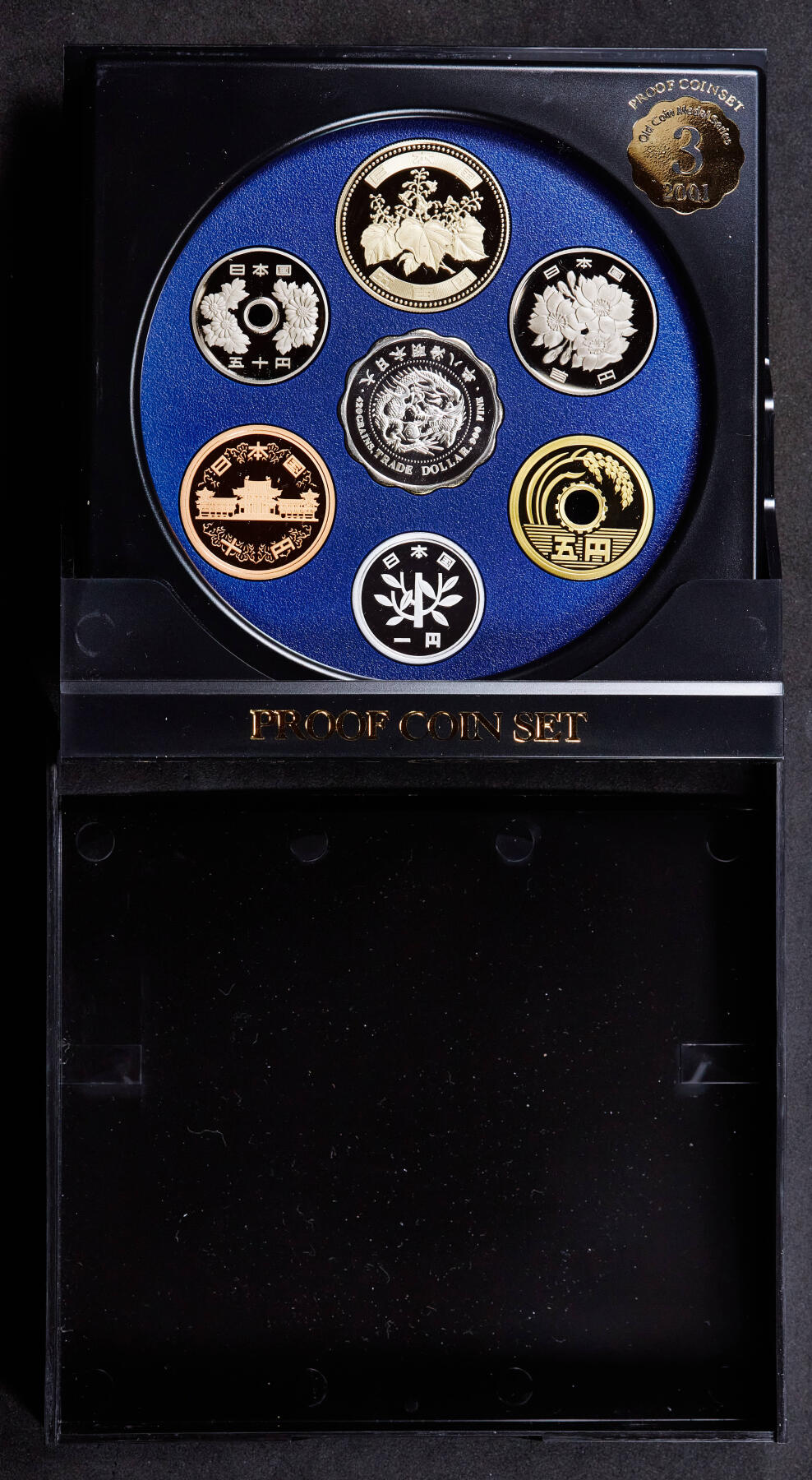 【俄甄集藏】“万象更新、马呈祥瑞”迎新春俄甄精品场-2026年(047)01-21 星期三 晚 19:30 全场包邮 日本1999-2001年1円-500円精制硬币封装7枚套，日本黑皮3套，全品