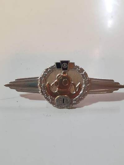 韵星假日拍卖第三十七期 -- Rimey Holidays Auction 37 - 民主德国一级1960版本一级潜水员特种部队技能章 最稀少的证章之一 转轮版本