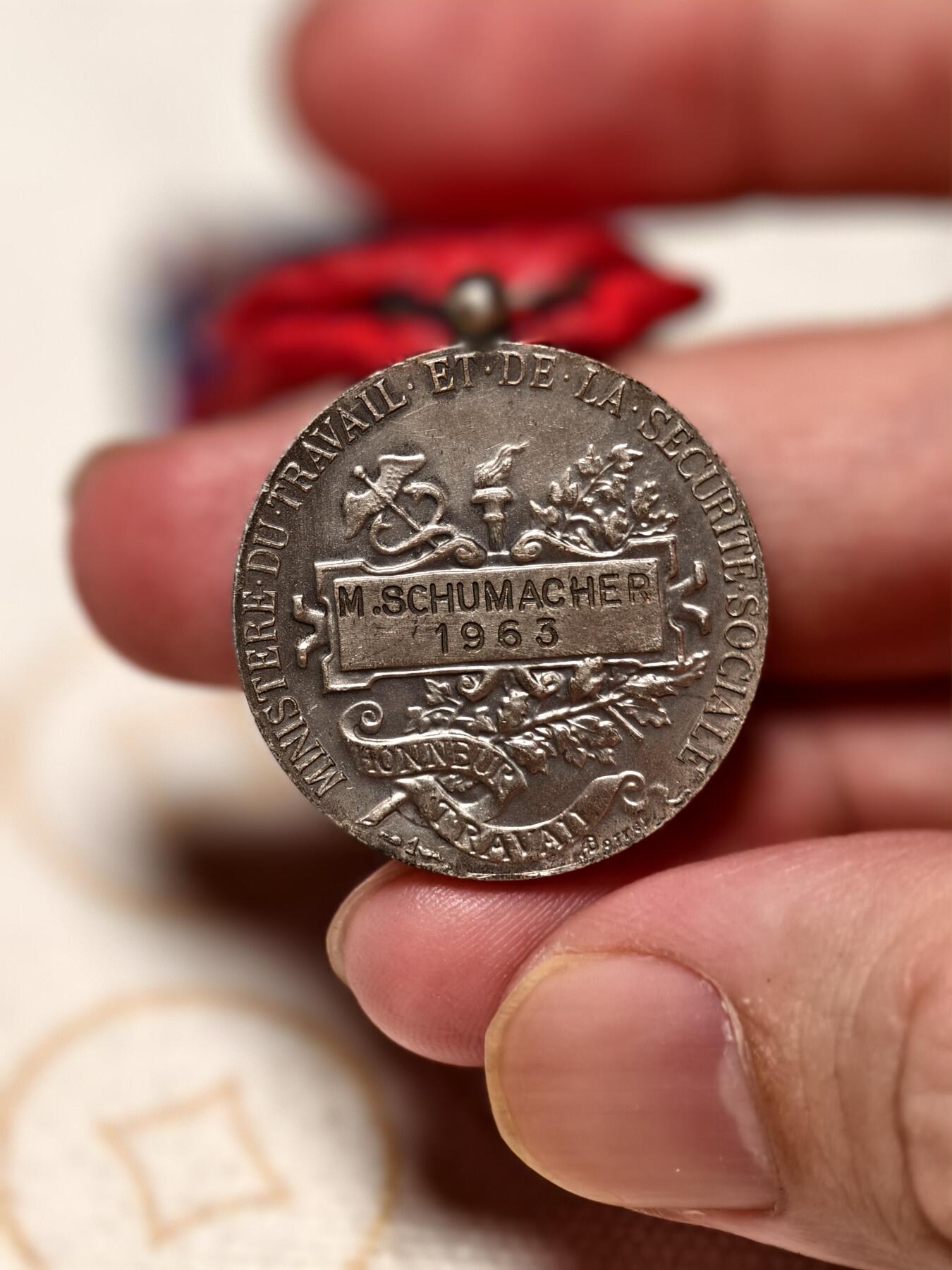 抚柳草堂-第九期章牌钱币（大寒专场） 奖章勋章限时免佣 满百包邮 放漏专场 1963法国银级劳工奖章   银质 950银带标 去掉绶带净重9.8g