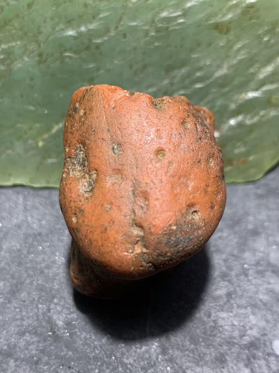 精美红皮原皮开窗料南红玛瑙原石一颗，