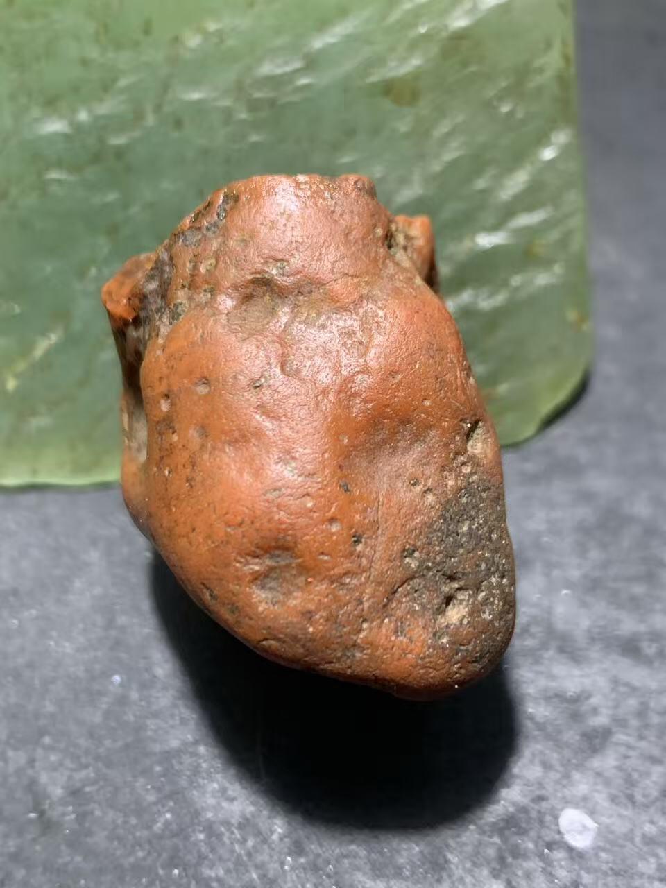 精美红皮原皮开窗料南红玛瑙原石一颗，