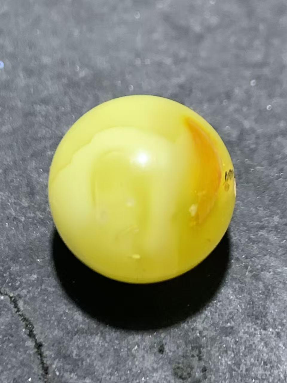 天然俄料原矿蜜蜡通货圆珠一颗，