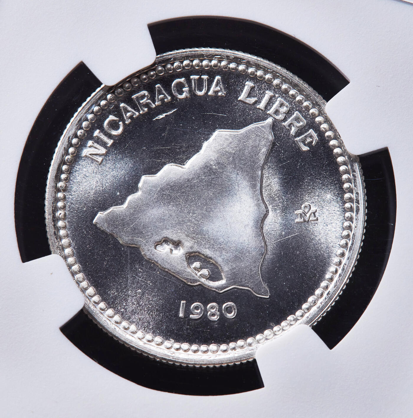 【俄甄集藏】“万象更新、马呈祥瑞”迎新春俄甄精品场-2026年(047)01-21 星期三 晚 19:30 全场包邮 尼加拉瓜1980年纪念革命胜利一周年民族英雄系列500科多巴精制银币3枚套，NGC PF65-67CAMEO，奥古斯托·塞萨尔·桑迪诺、里戈韦托·洛佩斯·佩雷斯、多巴斯·卡洛斯·丰塞卡，单枚重14克，925银，发行量均为7000枚，含纯银共38.85可