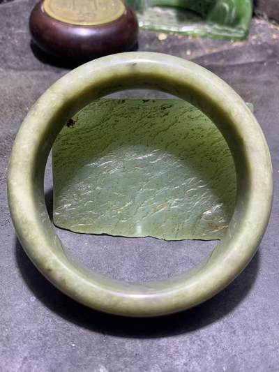 精美青海料和田玉手镯一只， - 精美青海料和田玉手镯一只，