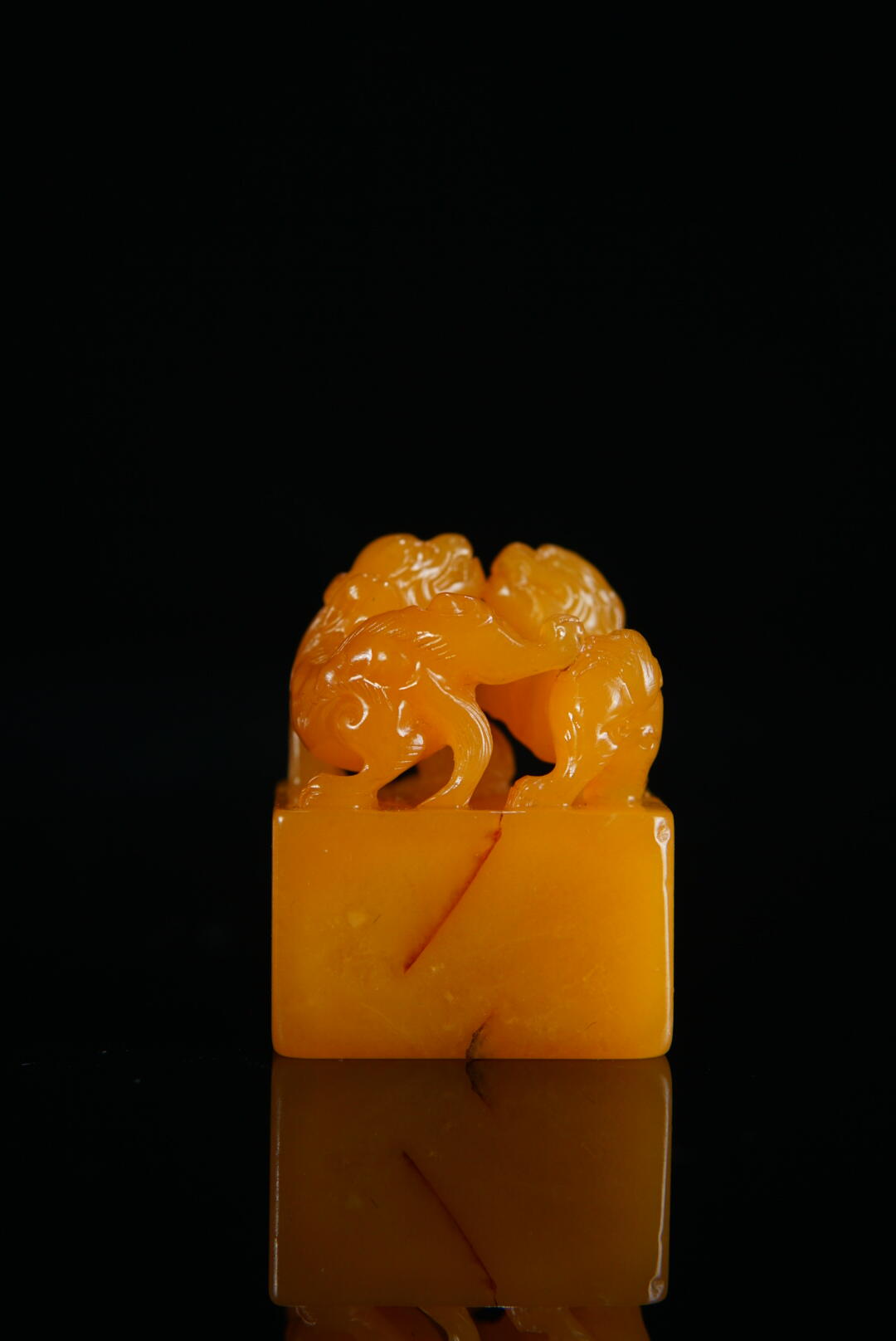 方寸藏珍·寿山田黄印章专场（一） 寿山田黄石《双螭戏球》钮章