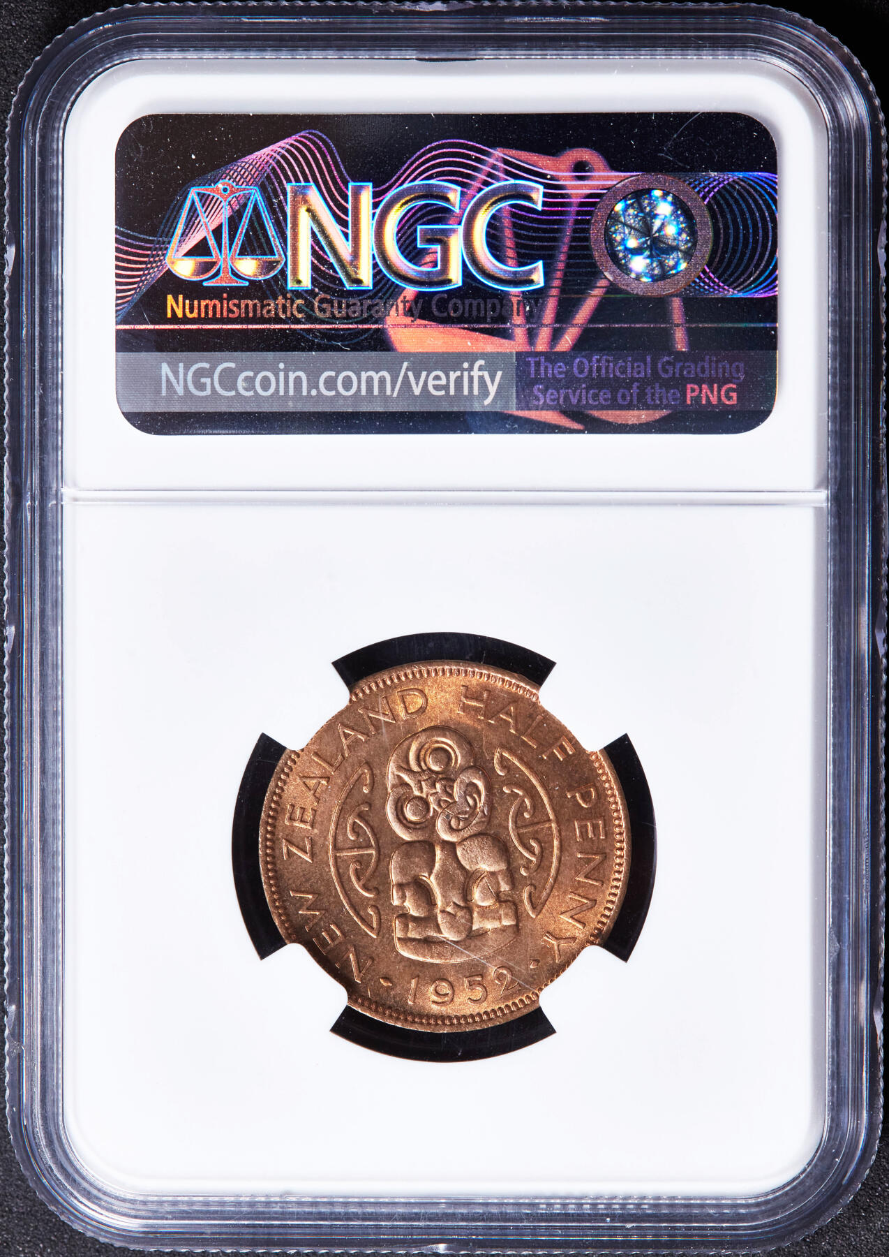 【俄甄集藏】“万象更新、马呈祥瑞”迎新春俄甄精品场-2026年(047)01-21 星期三 晚 19:30 全场包邮 新西兰1952年乔治六世1/2便士毛利人绿玉猴图腾护身符铜币，NGC 65RD，原铜光难得，转光品相