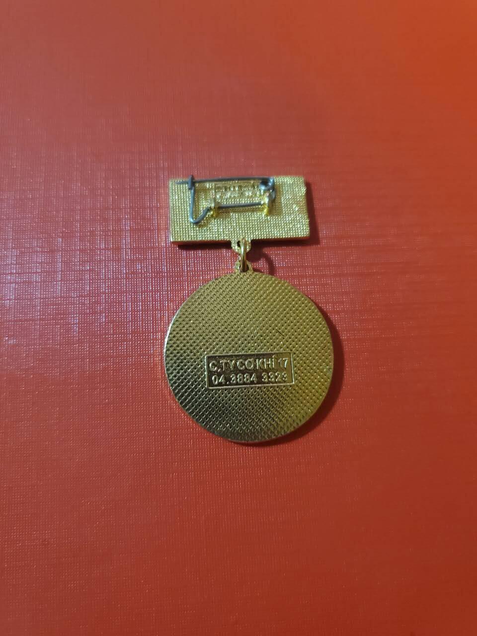 罗岚⭐爱藏⭐甄选专拍第四场-分享拍场赚佣（实体经营） 越南越南共产党光荣在党65年证章 极品铜镀金 带双厂标